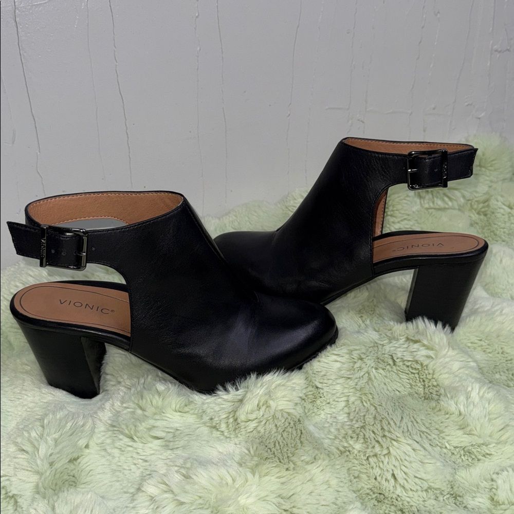 Vionic Lacey Block Heel Slingback shoes. - Picture 3 of 12